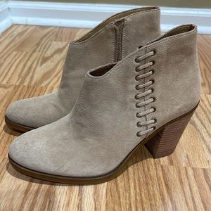 NWT Lucky Brand ankle boots size 8- tan